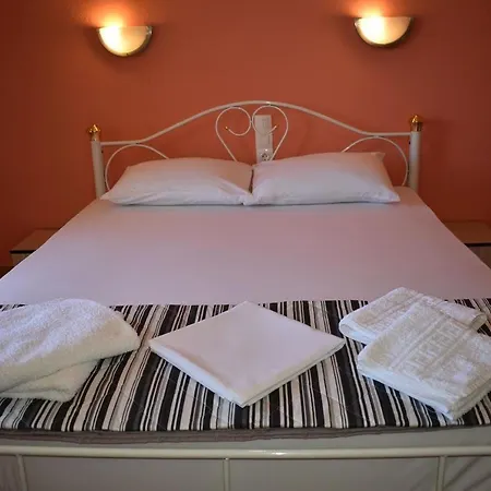 Hotel George And Dina Sea View